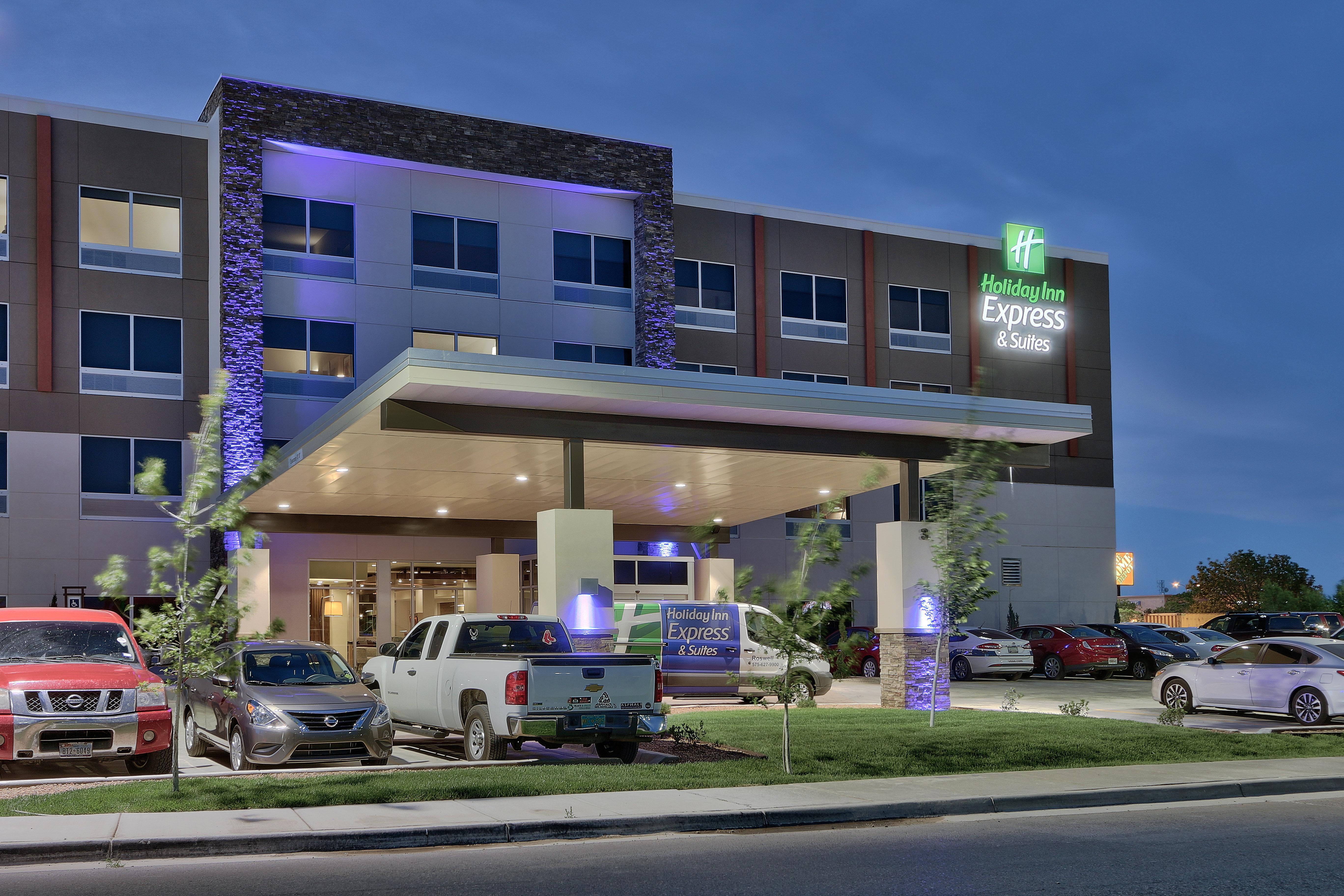 Holiday Inn Express & Suites - Roswell By Ihg Exterior photo