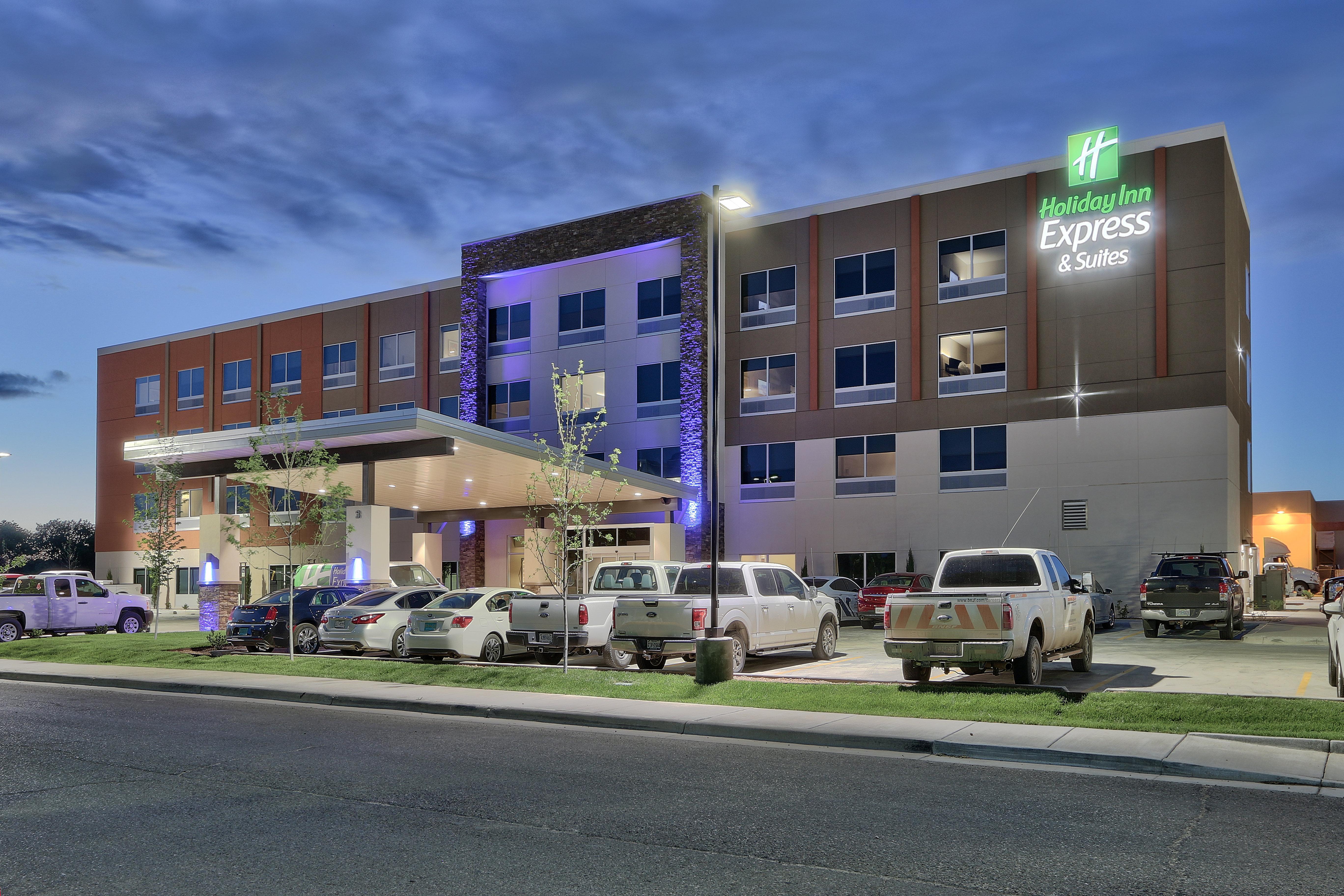 Holiday Inn Express & Suites - Roswell By Ihg Exterior photo